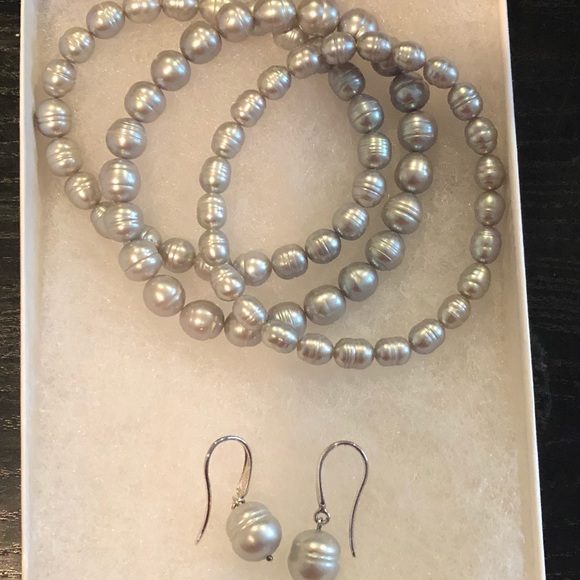 Freshwater pearl bracelet and earrings - Picture 4 of 6